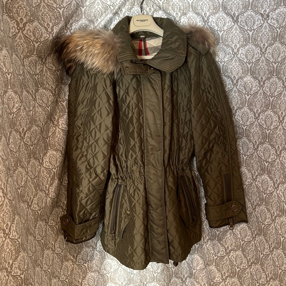 AUTHENTIC BURBERRY JACKET / FUR HOOD